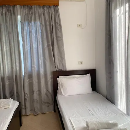 Guesthouese Estref * Ksamil
